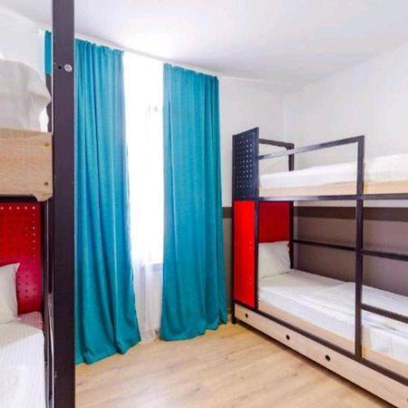 Komuna Hostel & Hotel Batoemi Buitenkant foto