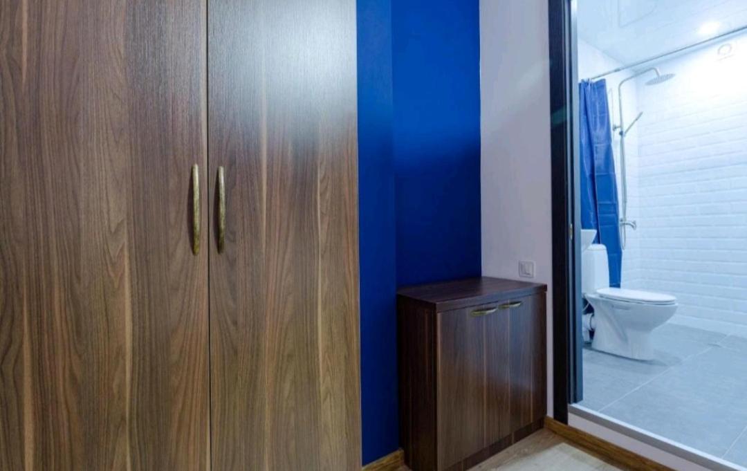 Komuna Hostel & Hotel Batoemi Buitenkant foto