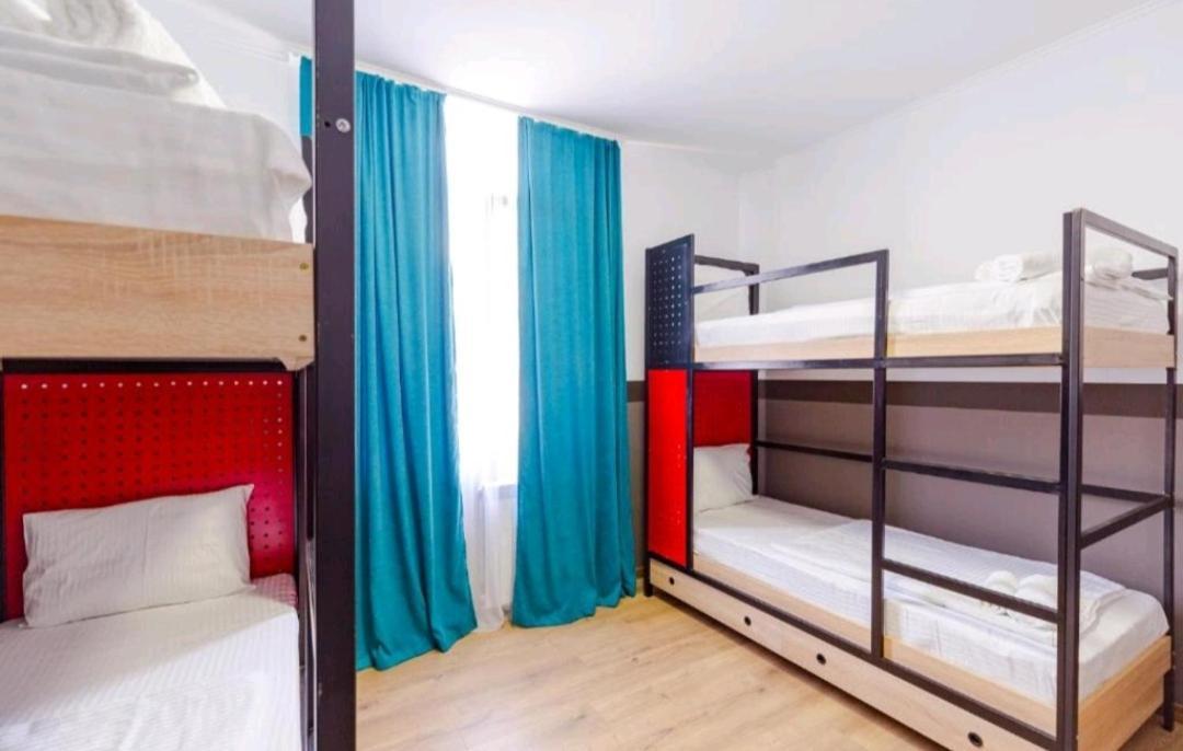 Komuna Hostel & Hotel Batoemi Buitenkant foto
