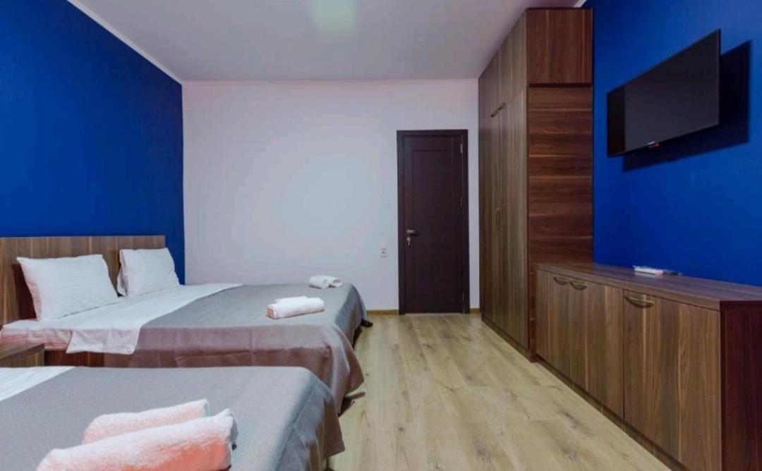 Komuna Hostel & Hotel Batoemi Buitenkant foto